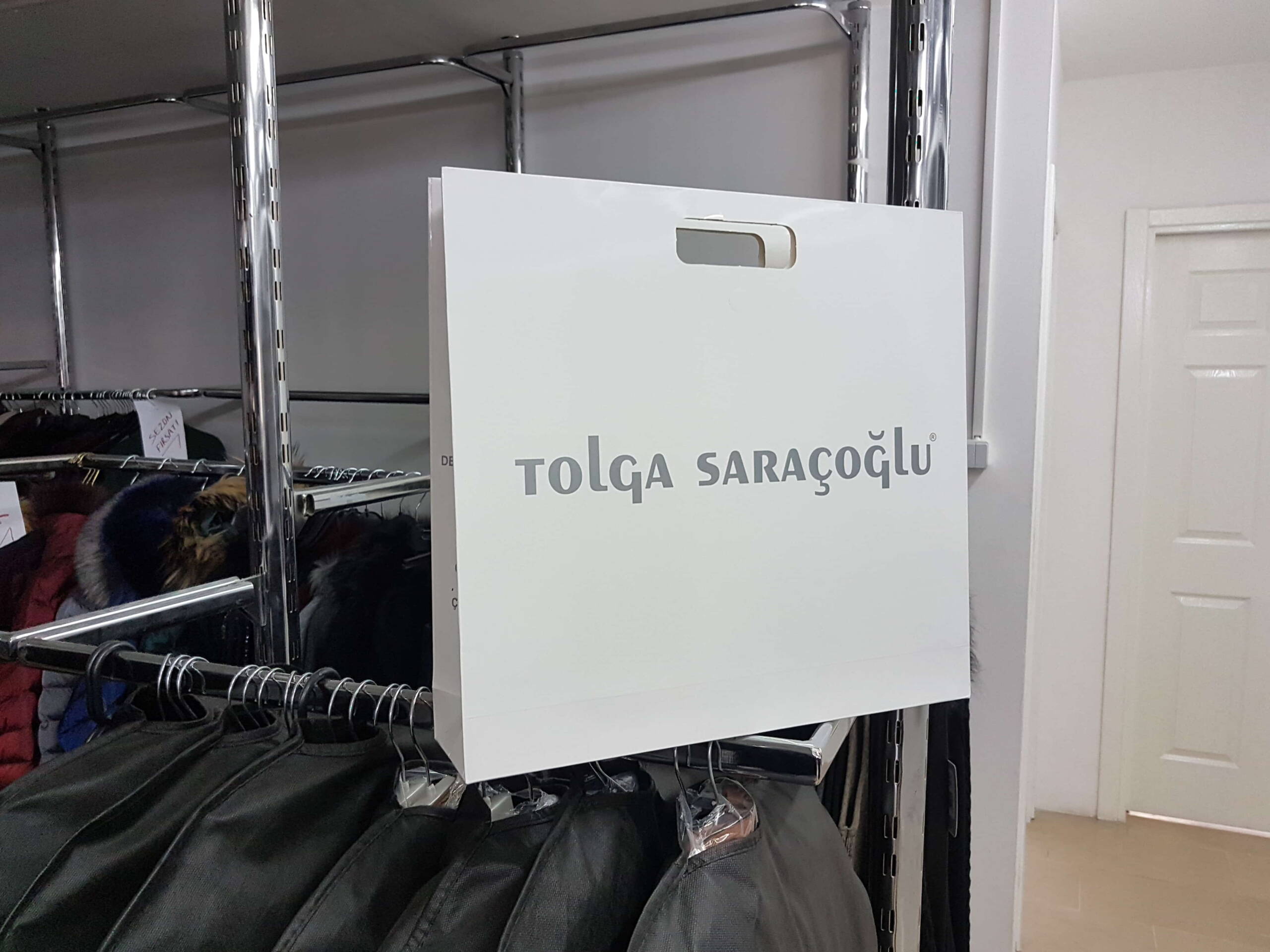 TOLGA SARAÇOĞLU | İZMİR KRAFT KARTON ÇANTA MODELİ